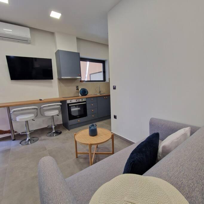 Farisma - Bright And Central Apt In Kalamata Exterior foto